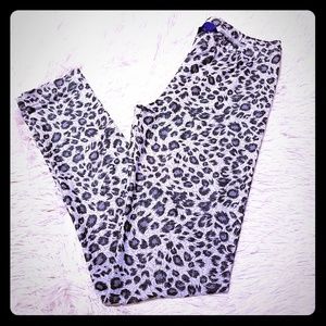 Miley Cyris Max Azria leopard leggings